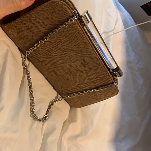 RODO BEIGE TAN LIGHT BROWN TEXTURED CONVERTIBLE CLUTCH BAG LUCITE HANDLE - Picture 8 of 8